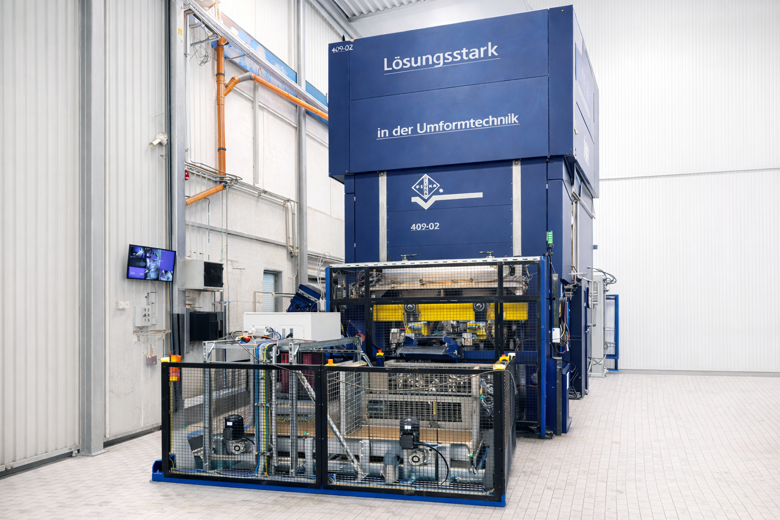 Automatischer Gitterbox Wechsel im Presswerk mit GiBo Karussell an der Teileausgabe